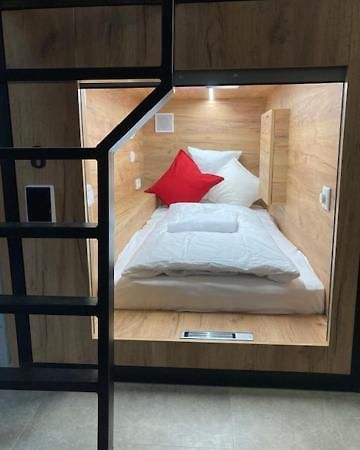 Capsule Hostel Zizkov Tower Prague Exterior photo